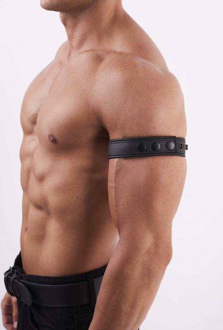 1301 b2c_1 Soft Leather Armband Narrow Black