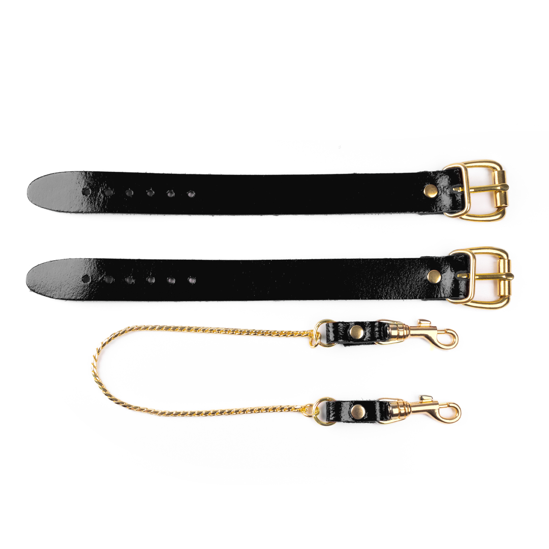 10201G-b2c_5 Leather handcuffs with chain black/gold