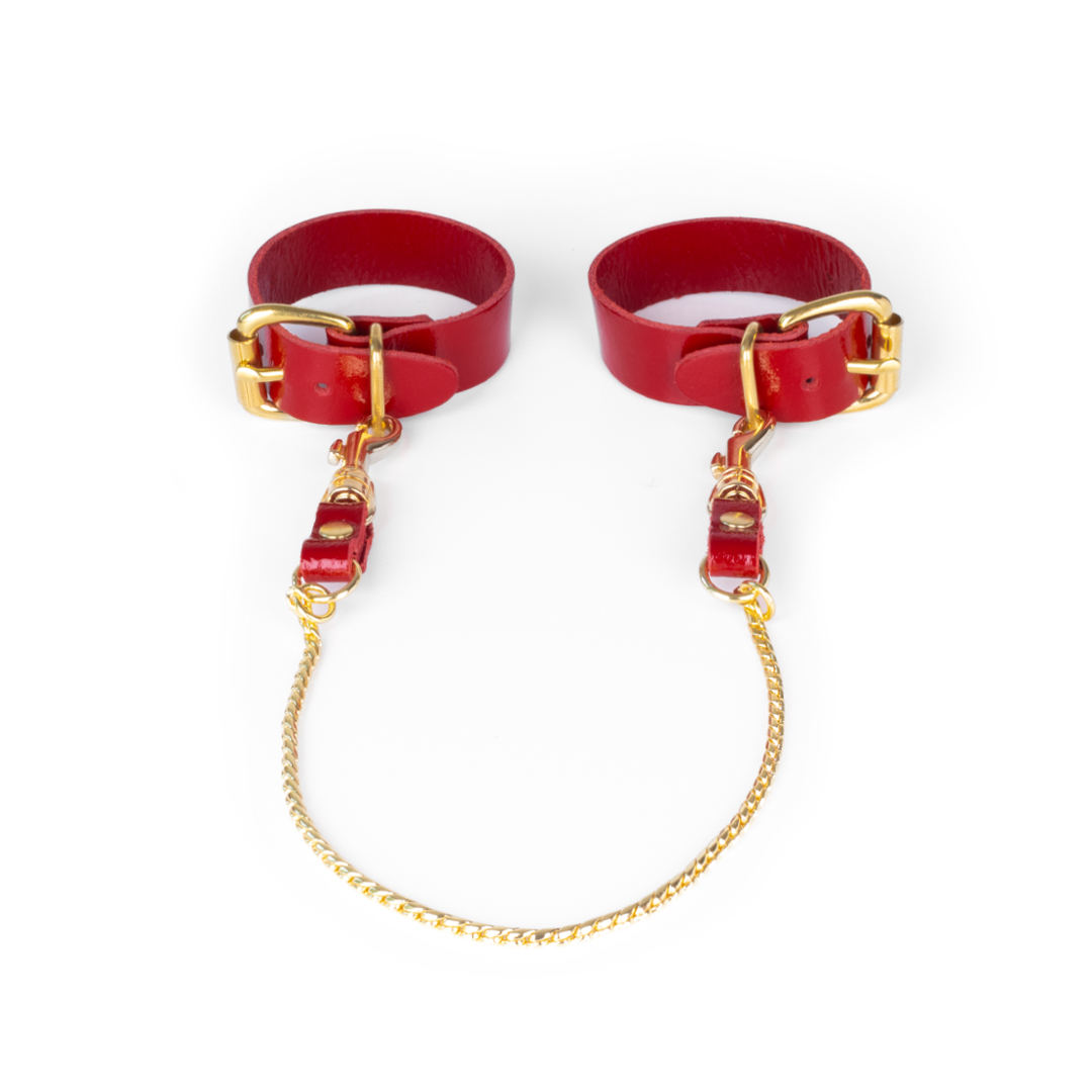 10202G-b2c_3 Leather handcuffs with chain cherry/gold