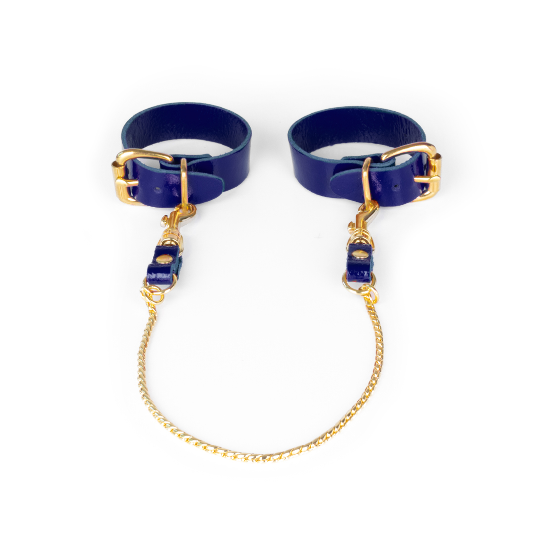 Lederhandfesseln mit Kette indigo/gold
