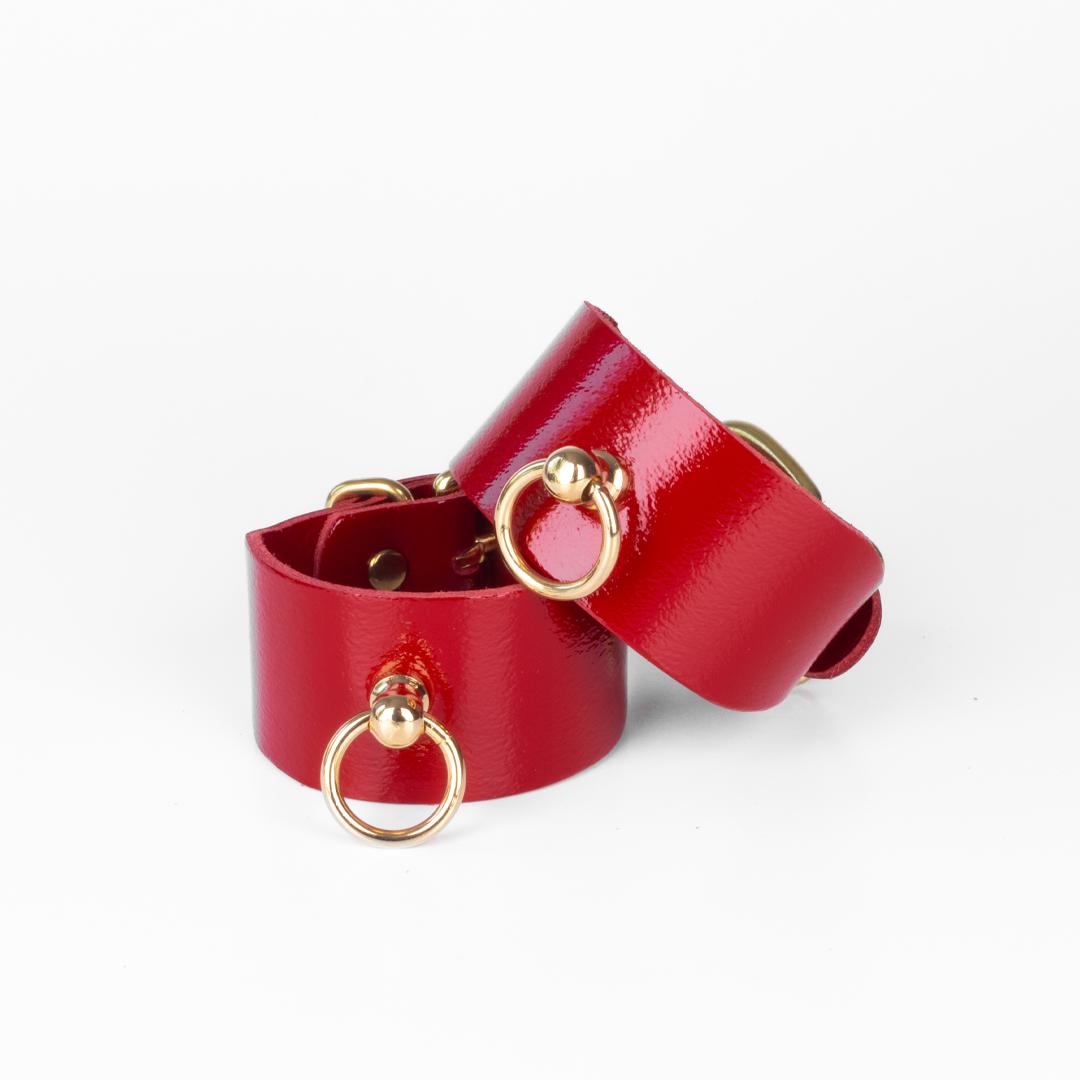 10502G-b2c_4 Leather handcuffs cherry/gold
