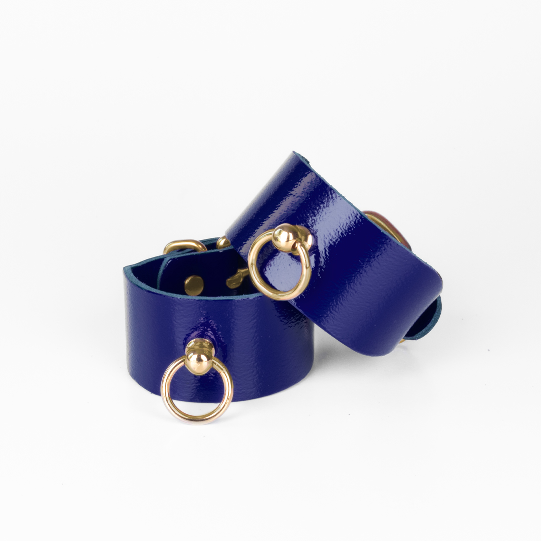 10503G-b2c_5 Lederhandfesseln indigo/gold