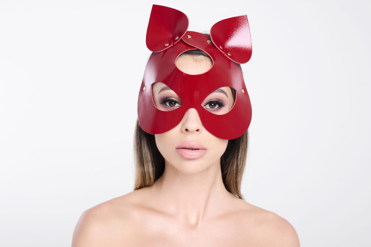 11302G-b2c-scaled Leather cat mask cherry/gold