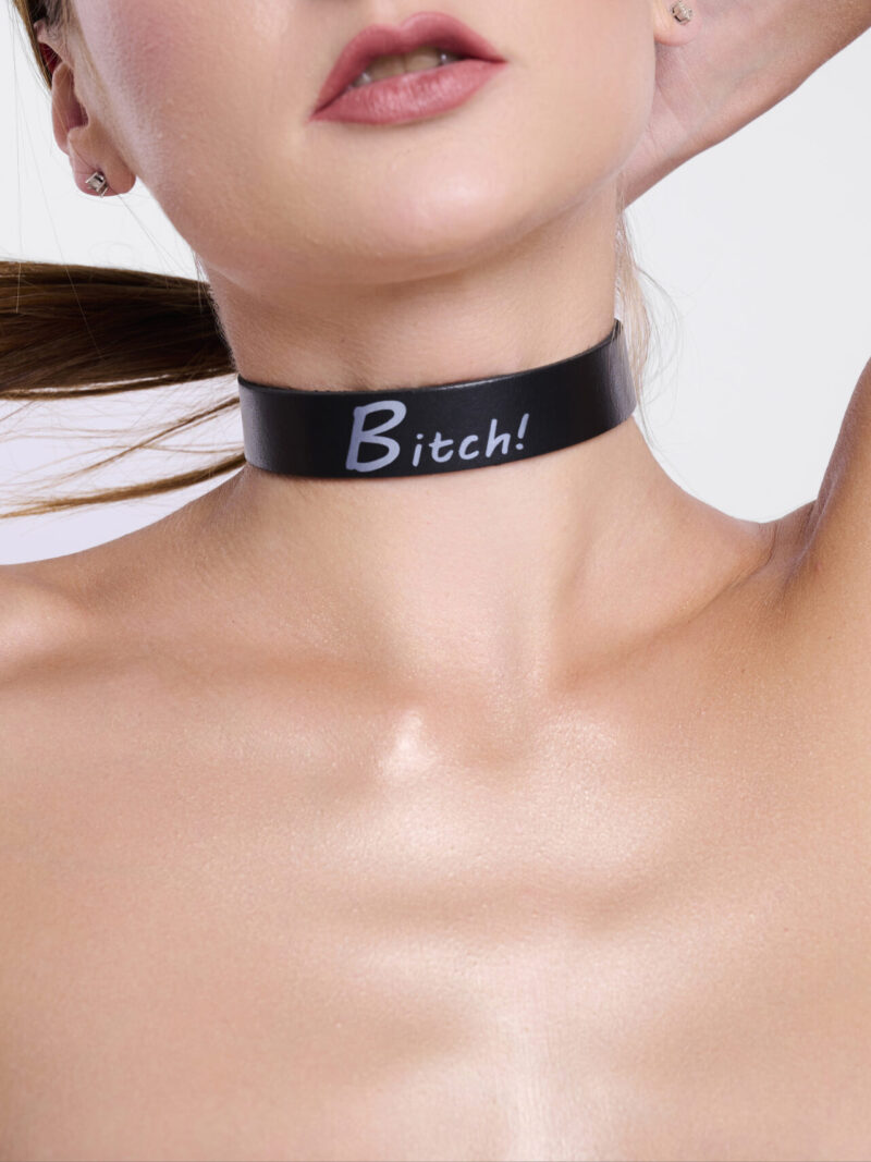 Lederhalsband „Bitch“ schwarz/silber