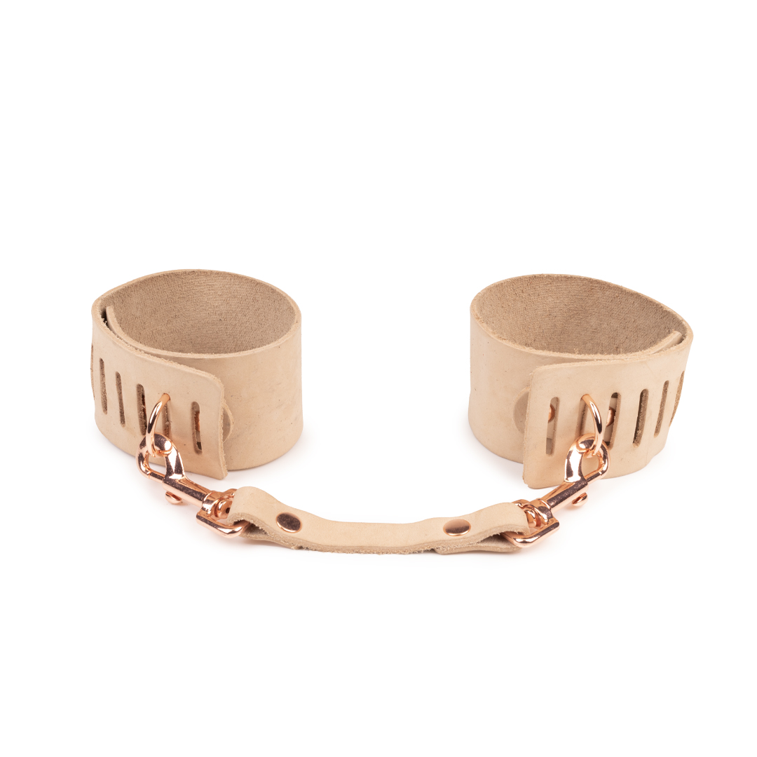 Fußfesseln aus Leder in Nude/Roségold