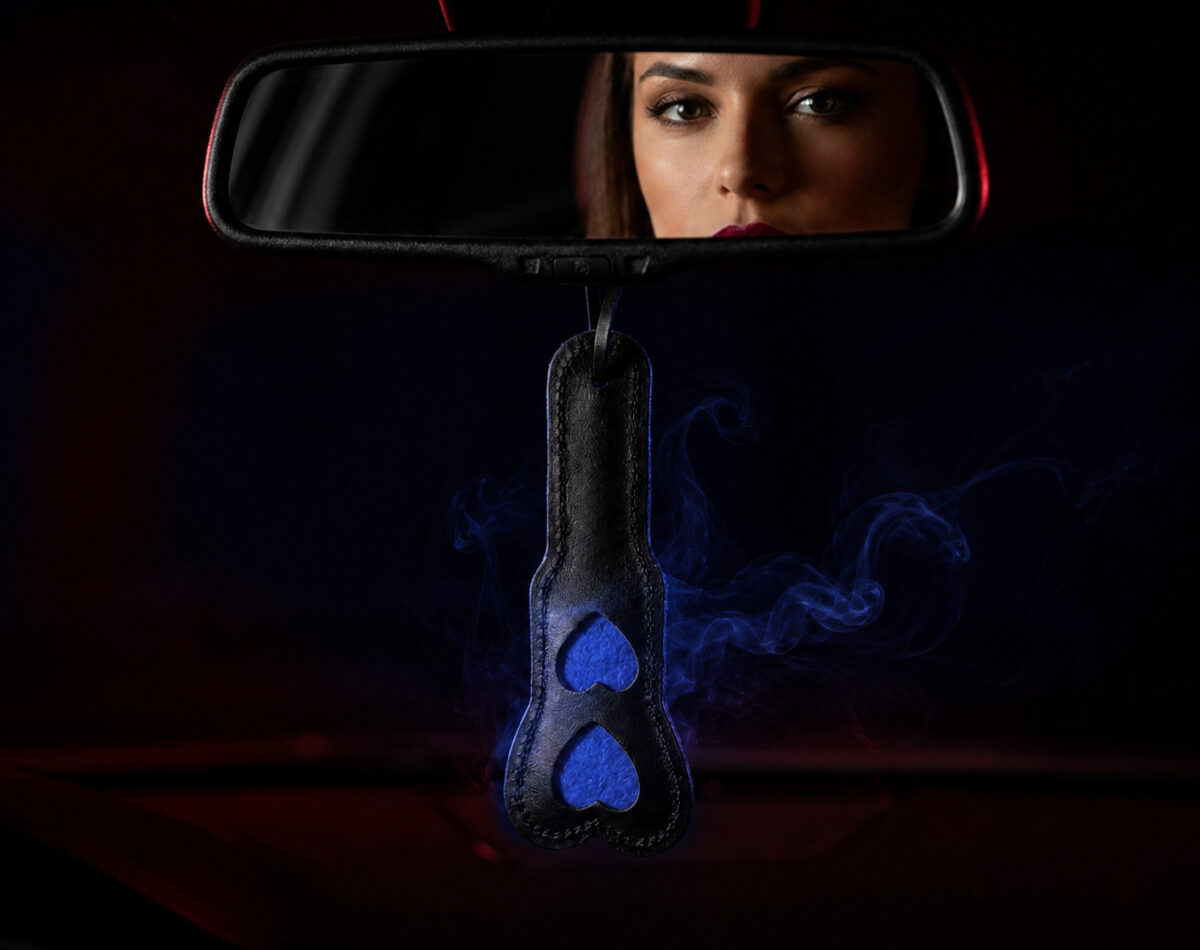 Scented Paddle “MASCULINE – BAD BOY BLEND” – Car Fragrance & Leather Paddle
