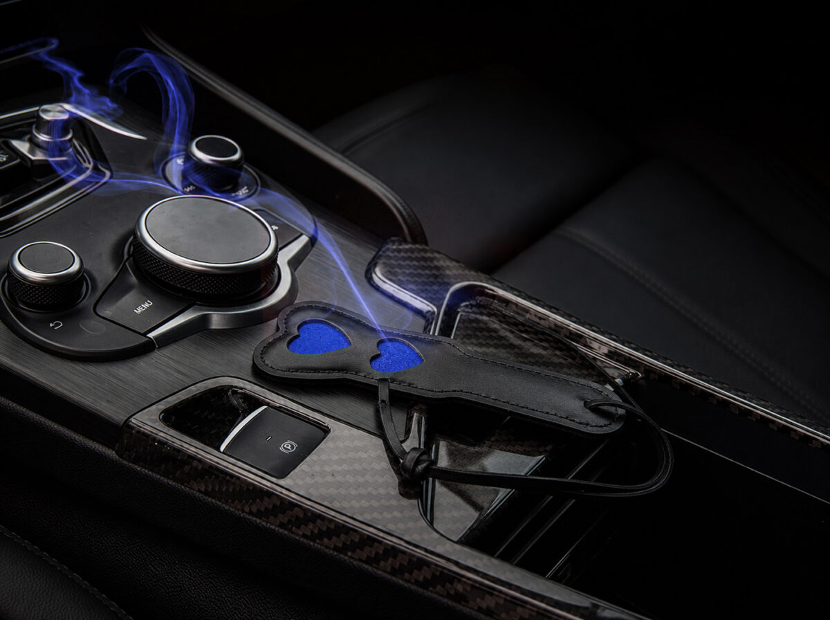 Scented Paddle “MASCULINE – BAD BOY BLEND” – Car Fragrance & Leather Paddle
