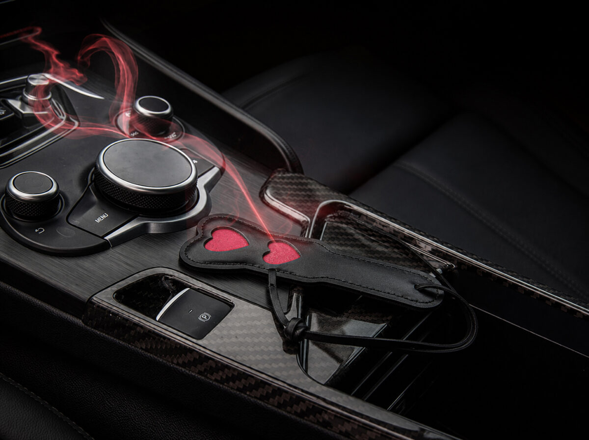 Scented Paddle “VANILLA – SWEET SUBMISSION” – Car Fragrance & Leather Paddle