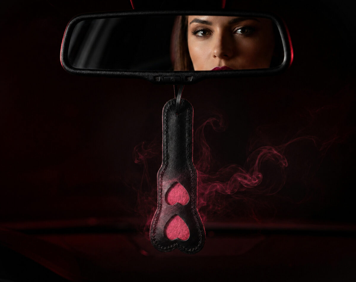Scented Paddle “VANILLA – SWEET SUBMISSION” – Car Fragrance & Leather Paddle