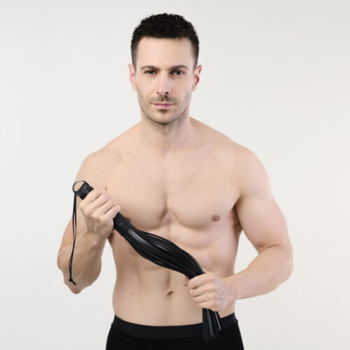 SG29detal_11245 Black Leather Flogger with 72 Straps