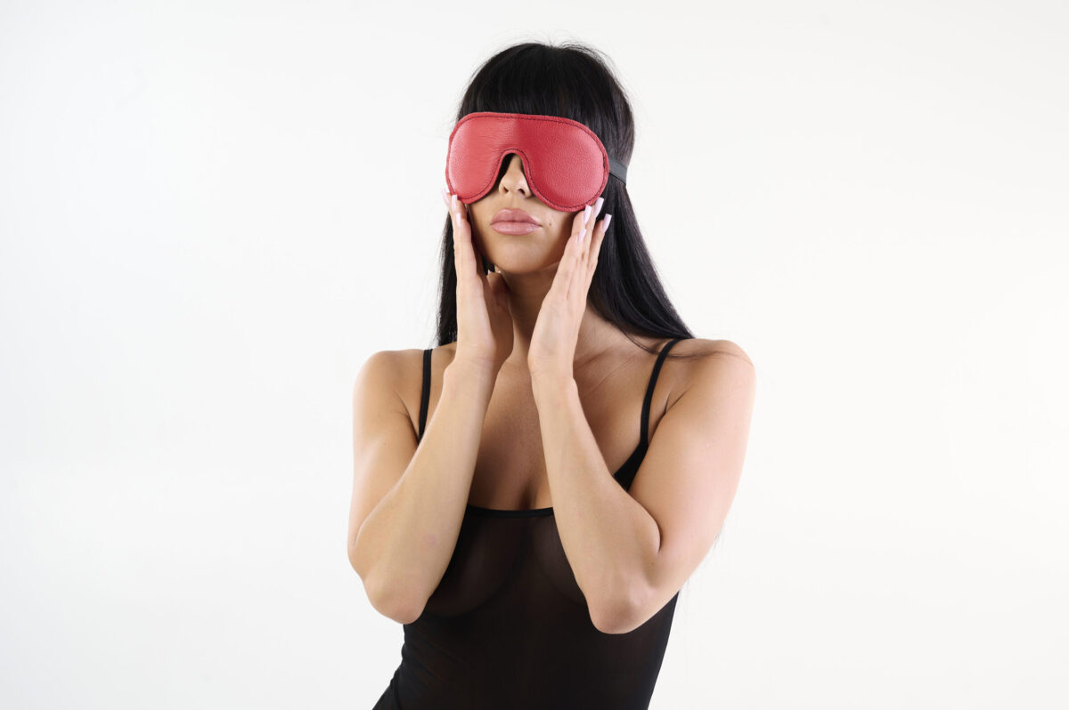 SG29detal_11696 Leder-Augenmaske Schwarz-Rot